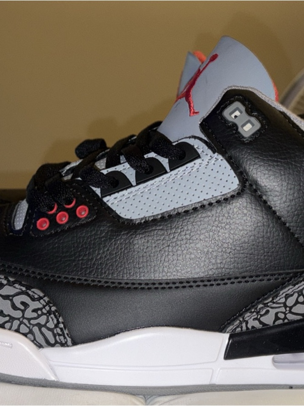 Jordan Men's Black/Gray/Red Retro Basketball Sneakers